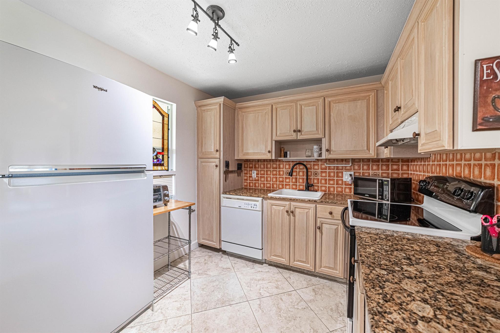 2300 Del Aire Boulevard 204