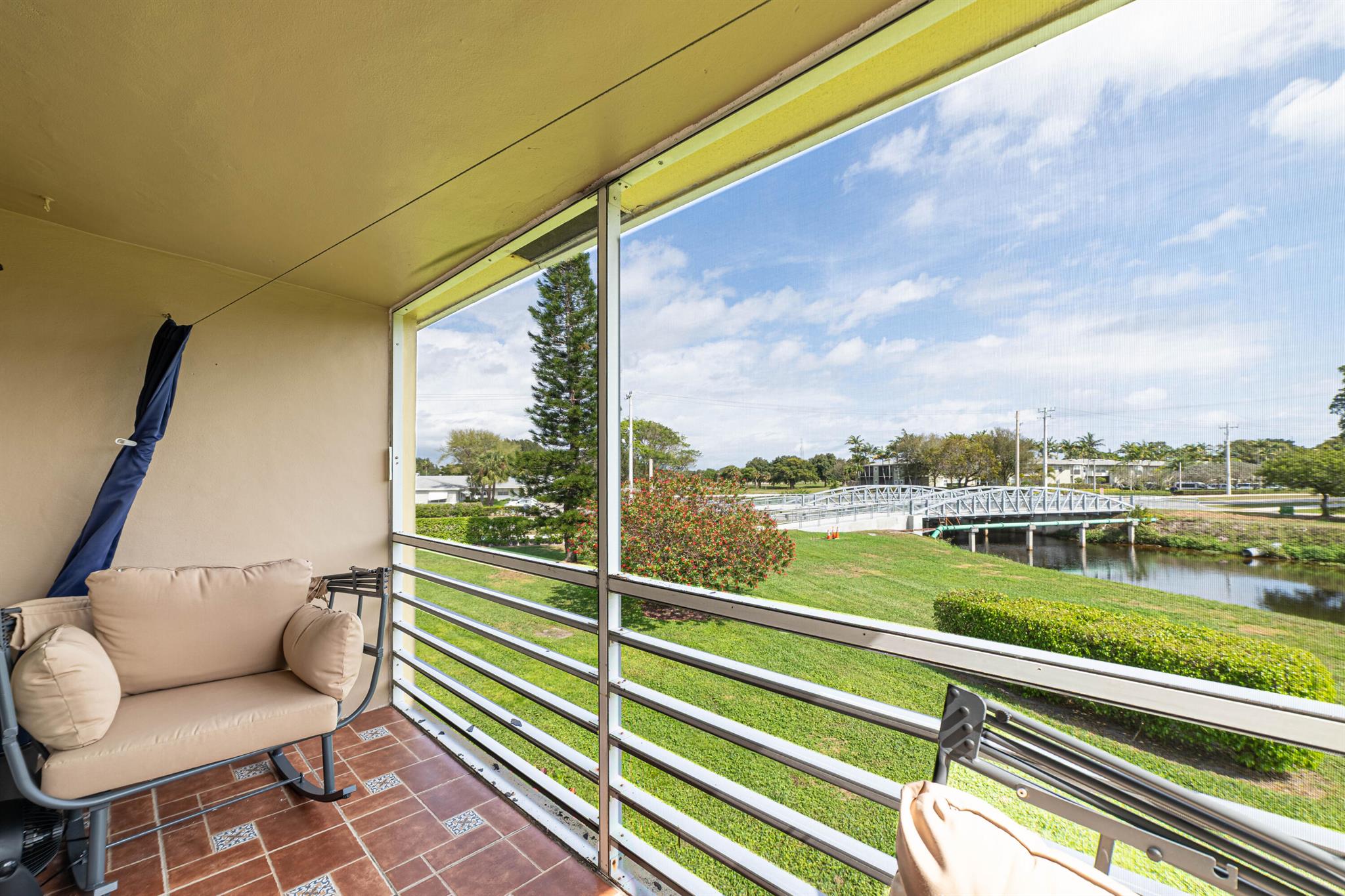 2300 Del Aire Boulevard 204