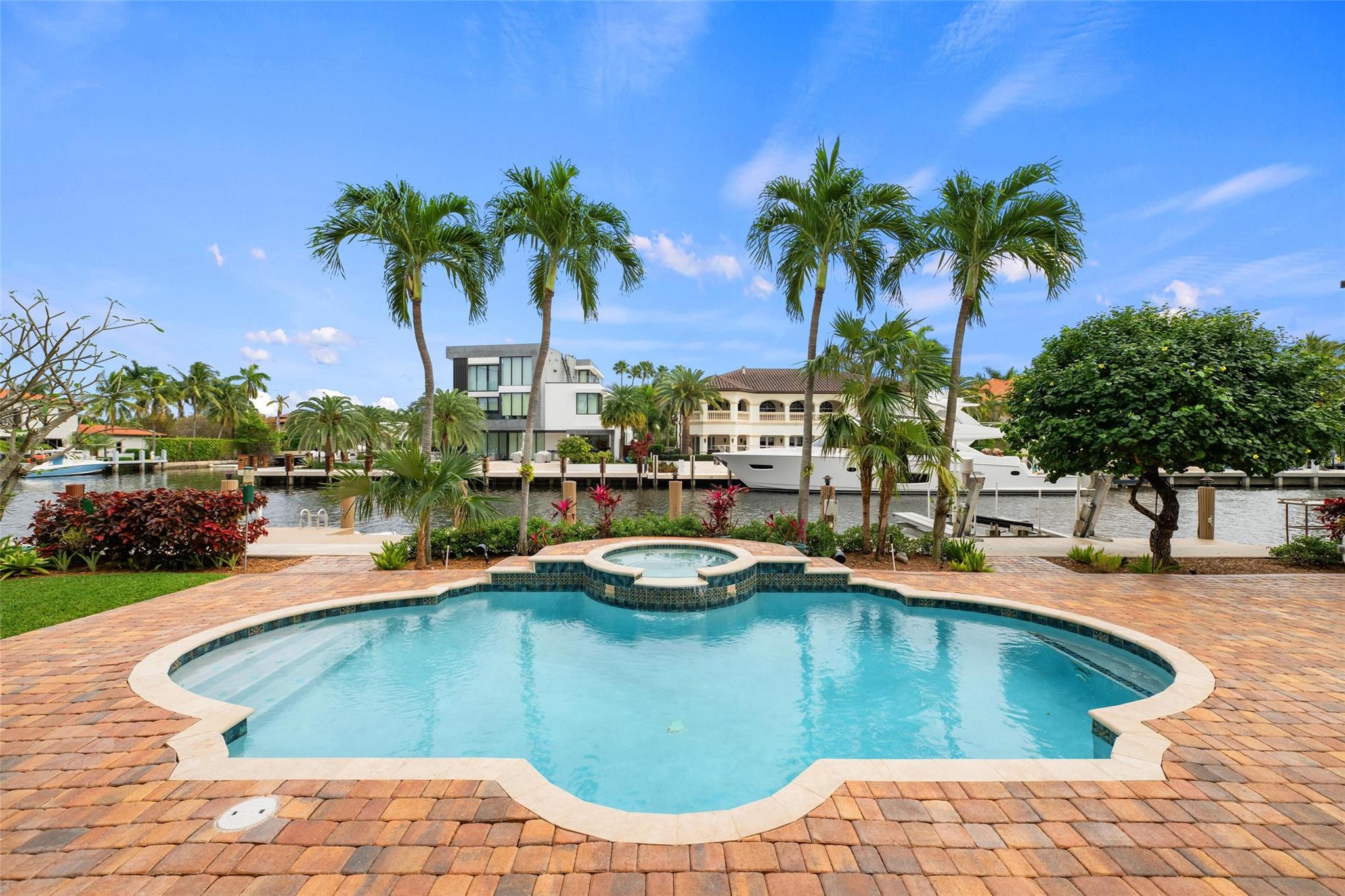 LAS OLAS ISLES - Residential
