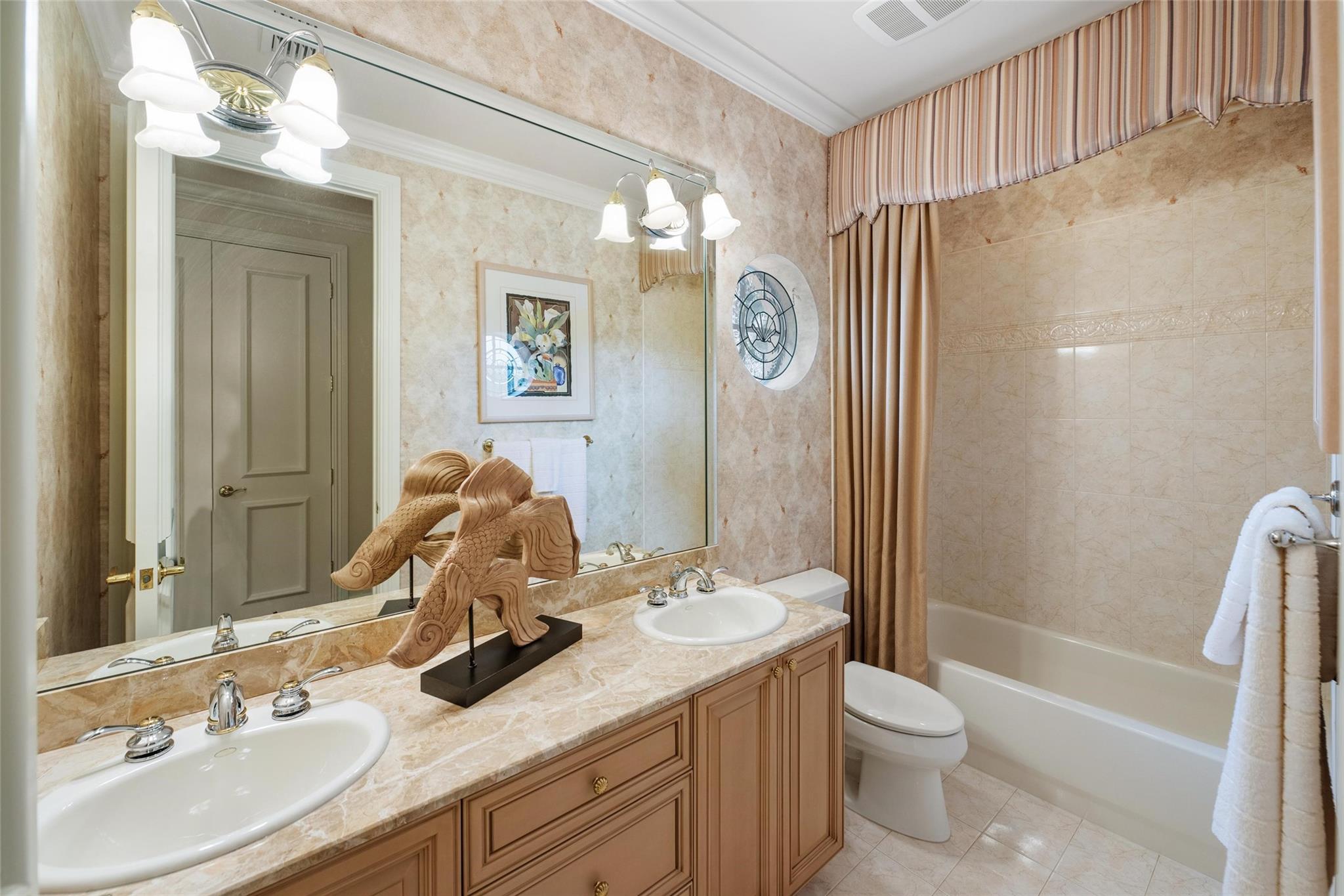 LAS OLAS ISLES - Residential