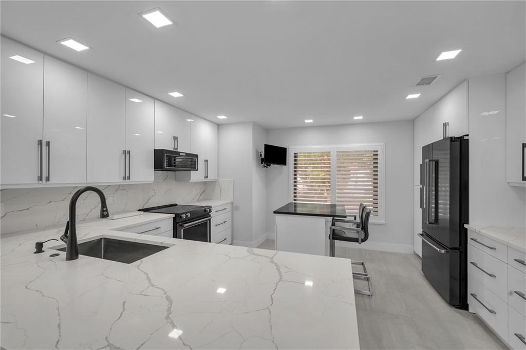GLENEAGLES CONDO V - Residential