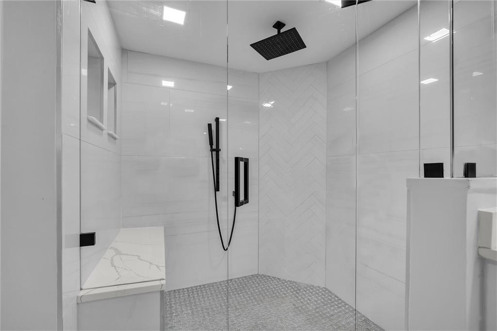 GLENEAGLES CONDO V - Residential