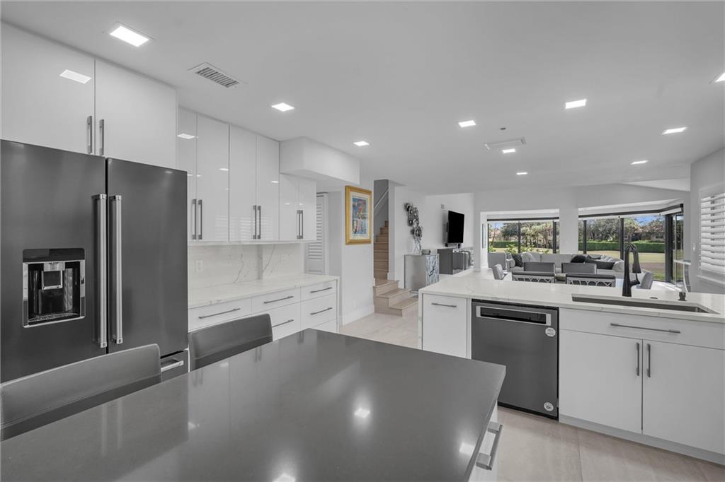 GLENEAGLES CONDO V - Residential