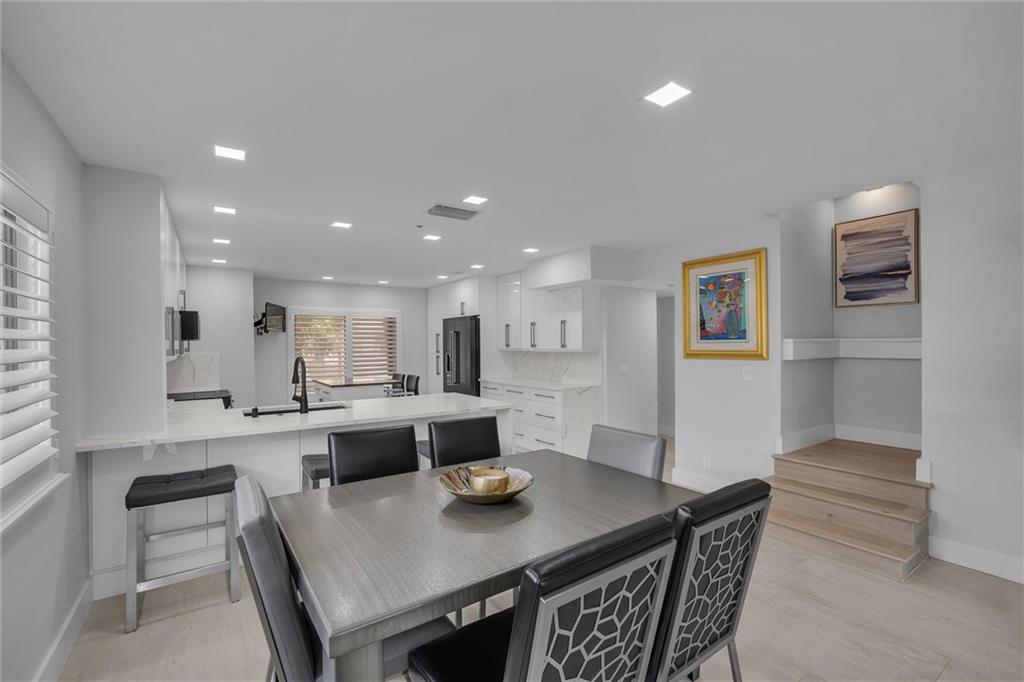 GLENEAGLES CONDO V - Residential