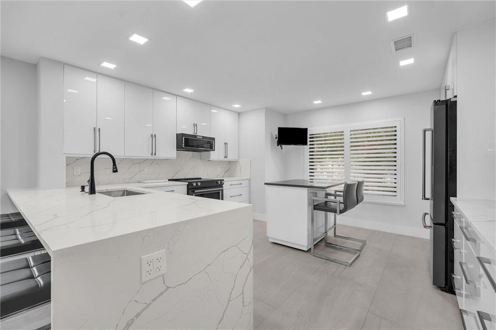 GLENEAGLES CONDO V - Residential
