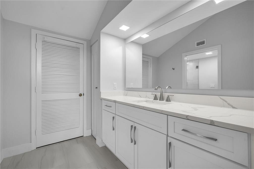 GLENEAGLES CONDO V - Residential