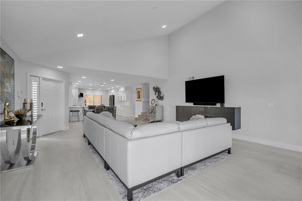 GLENEAGLES CONDO V - Residential