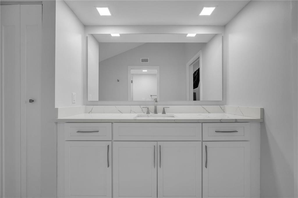 GLENEAGLES CONDO V - Residential