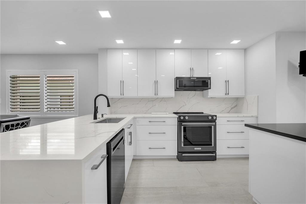 GLENEAGLES CONDO V - Residential