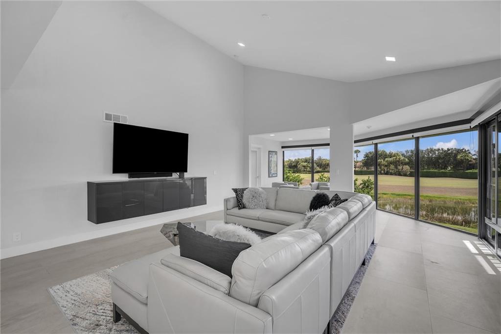 GLENEAGLES CONDO V - Residential