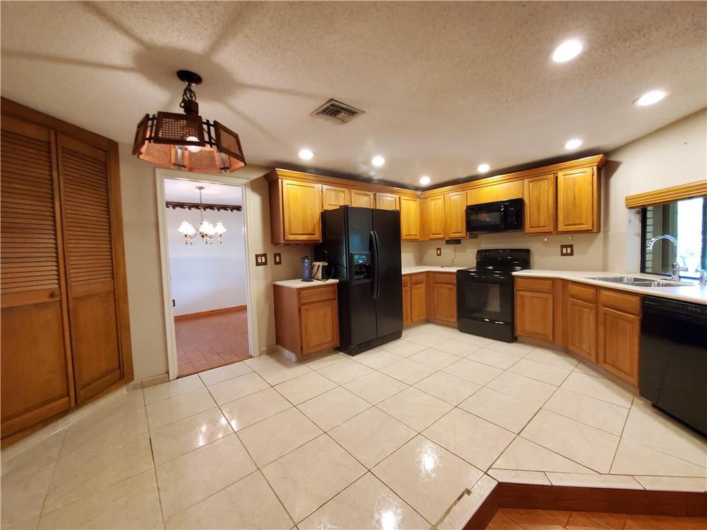 Rolling Hills Lake Estate - Residential