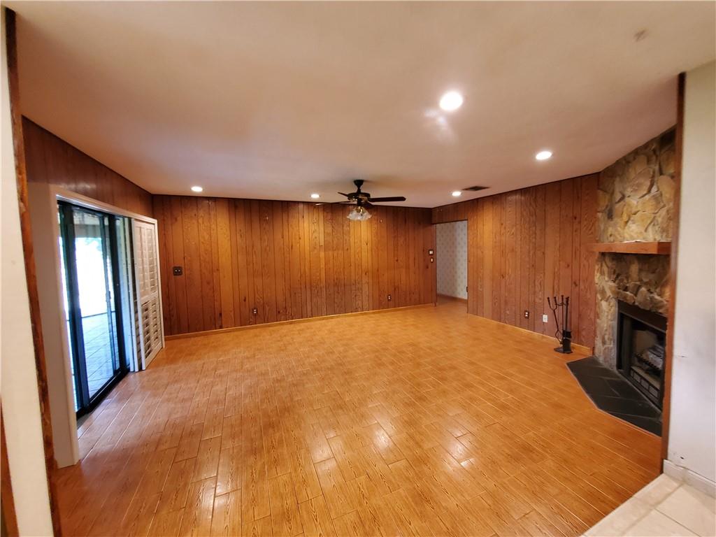 Rolling Hills Lake Estate - Residential