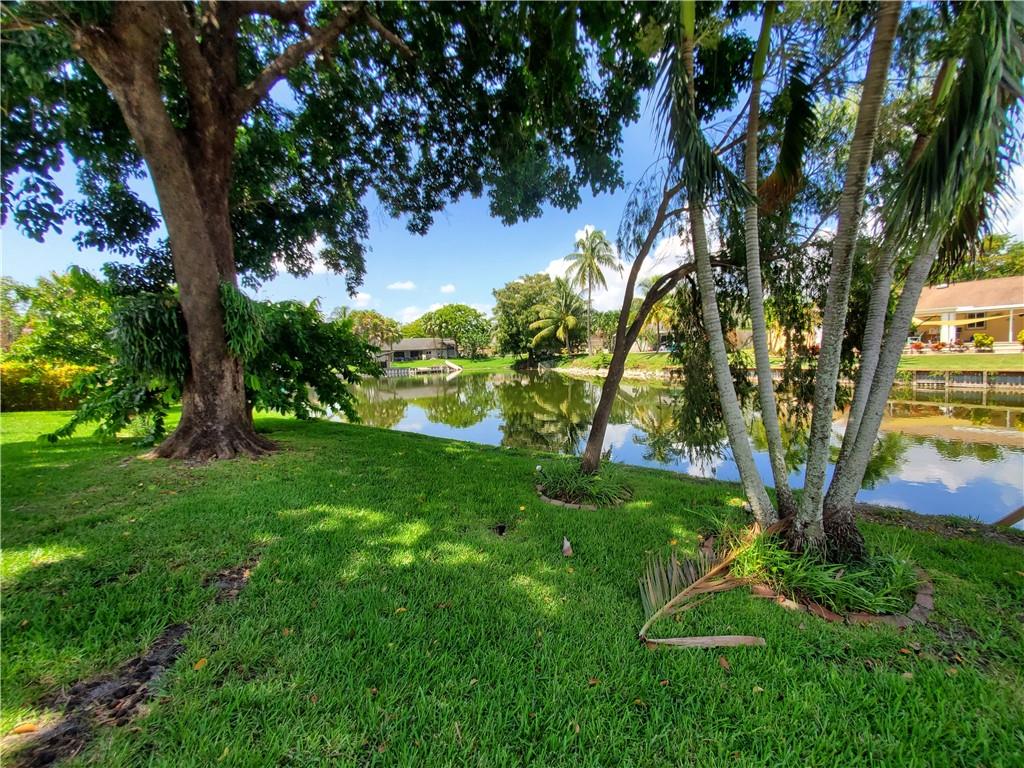 Rolling Hills Lake Estate - Residential
