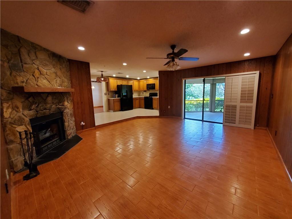 Rolling Hills Lake Estate - Residential