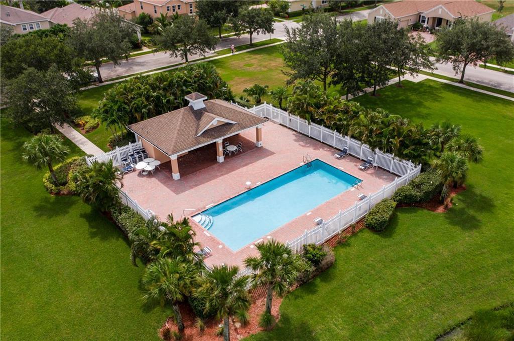 Pointe West Central villa - Residential