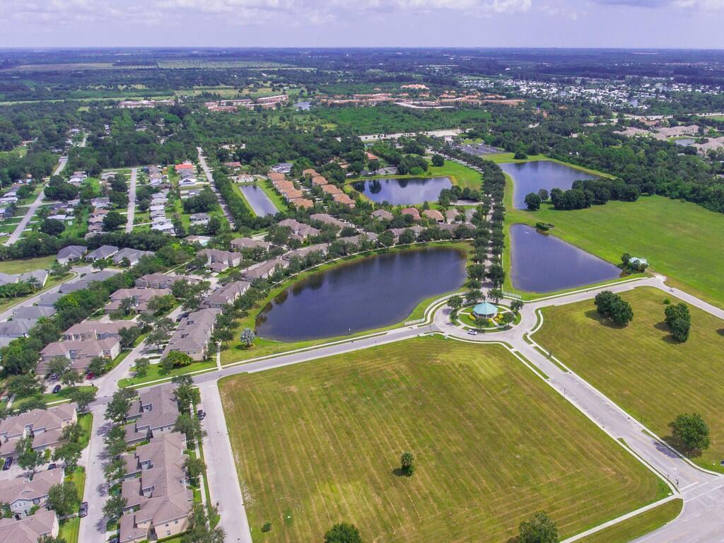 Pointe West Central villa - Residential