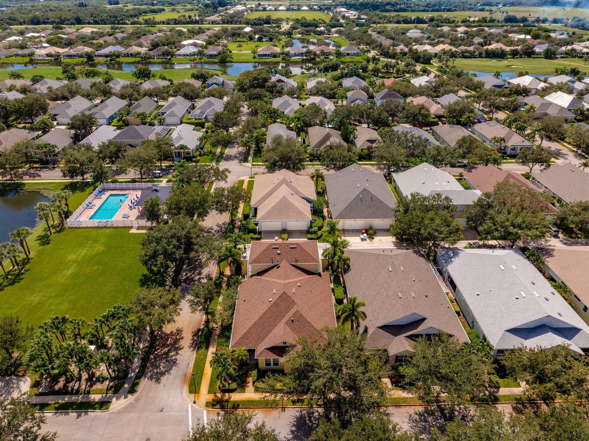 Pointe West Central villa - Residential