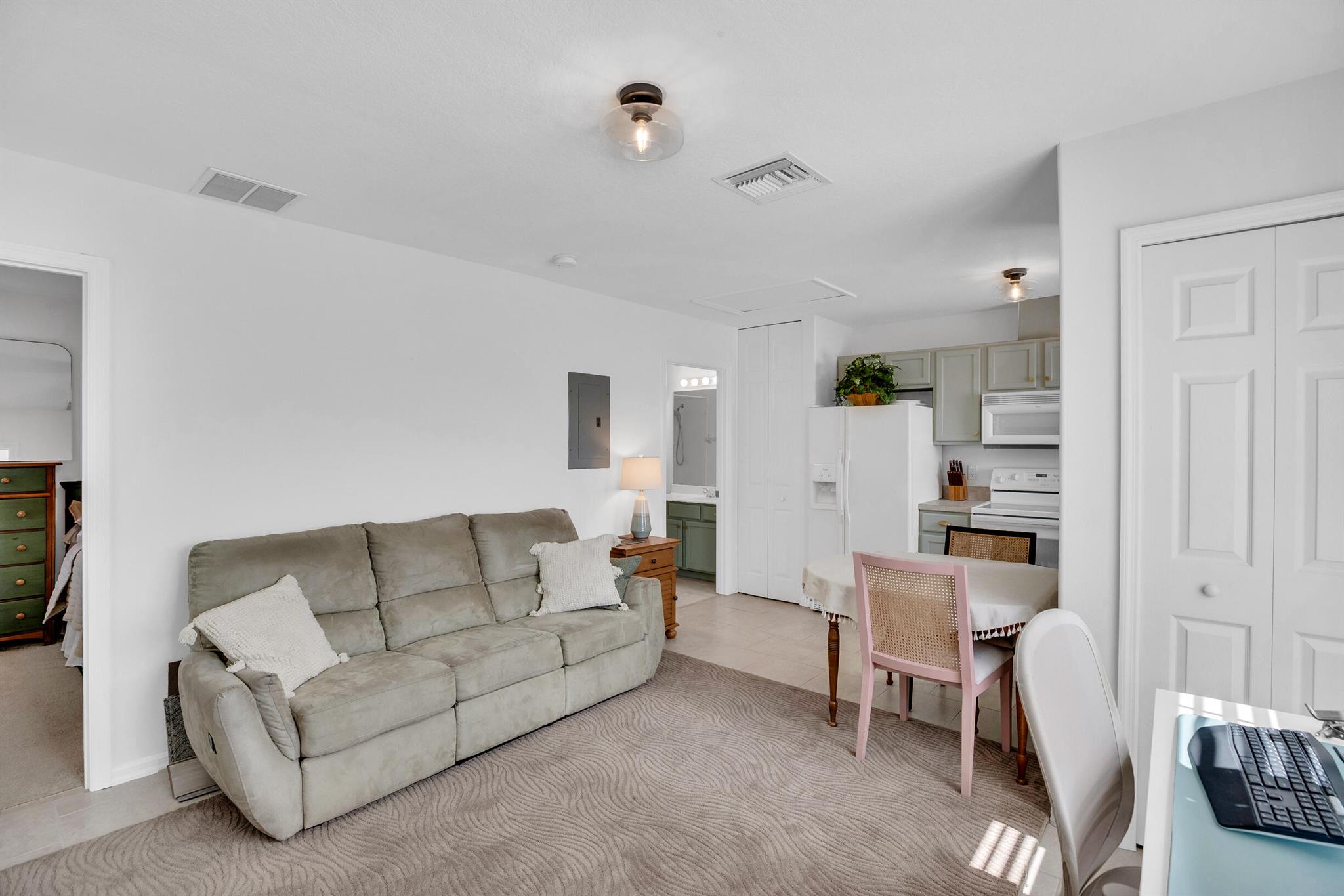 Pointe West Central villa - Residential