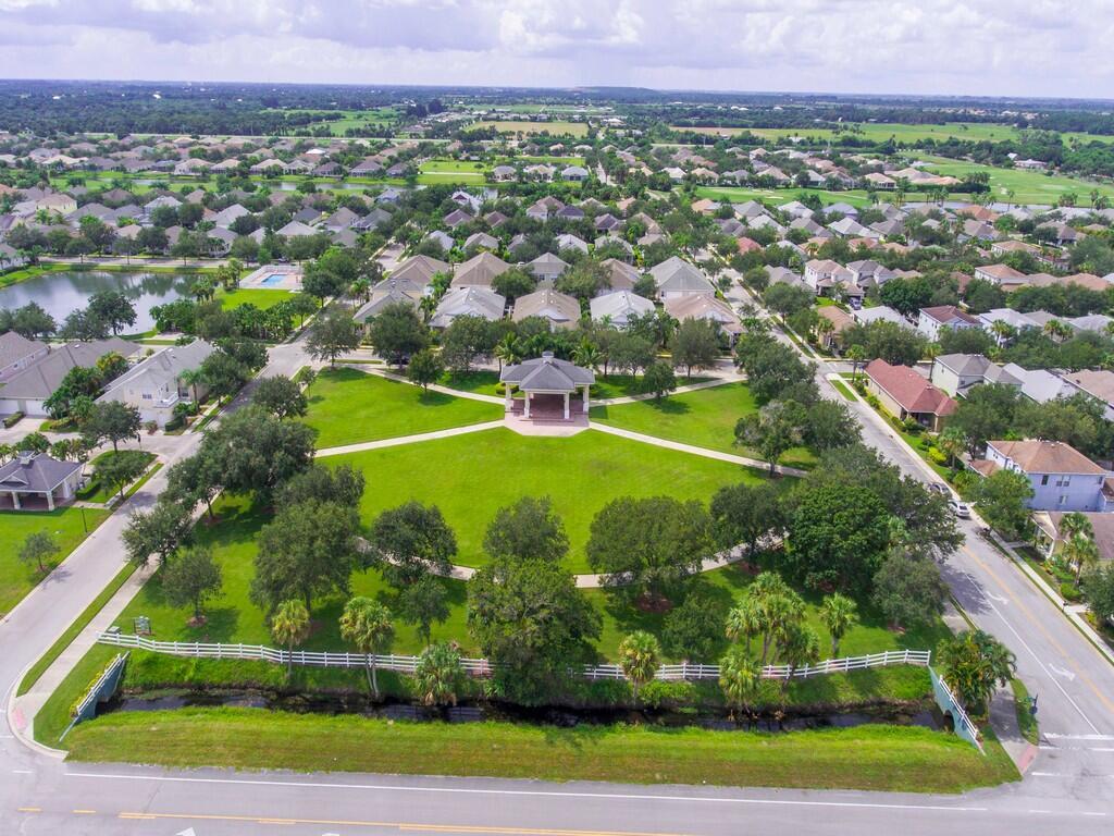 Pointe West Central villa - Residential