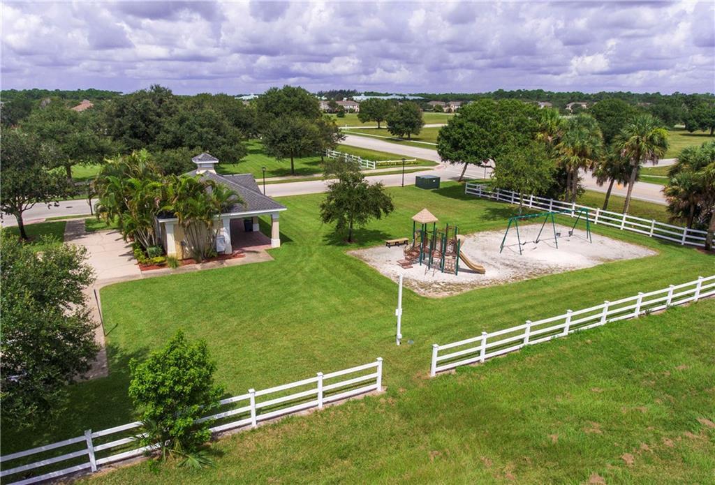 Pointe West Central villa - Residential