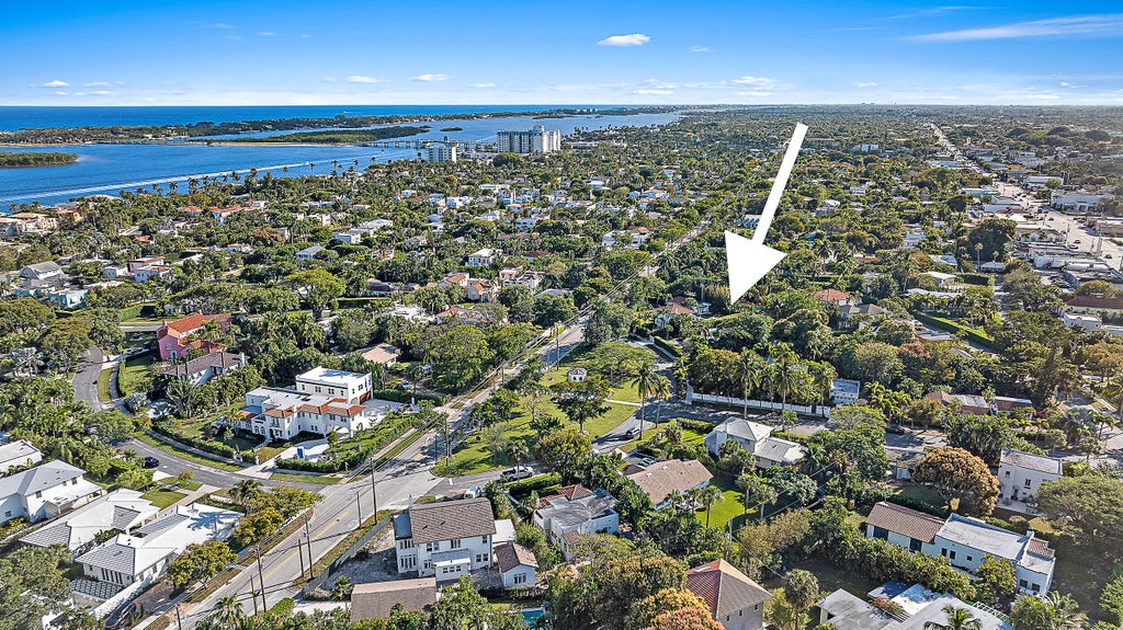 Photo of 308 Buckingham Road, West Palm Beach, FL 33405 (MLS # B26088858)