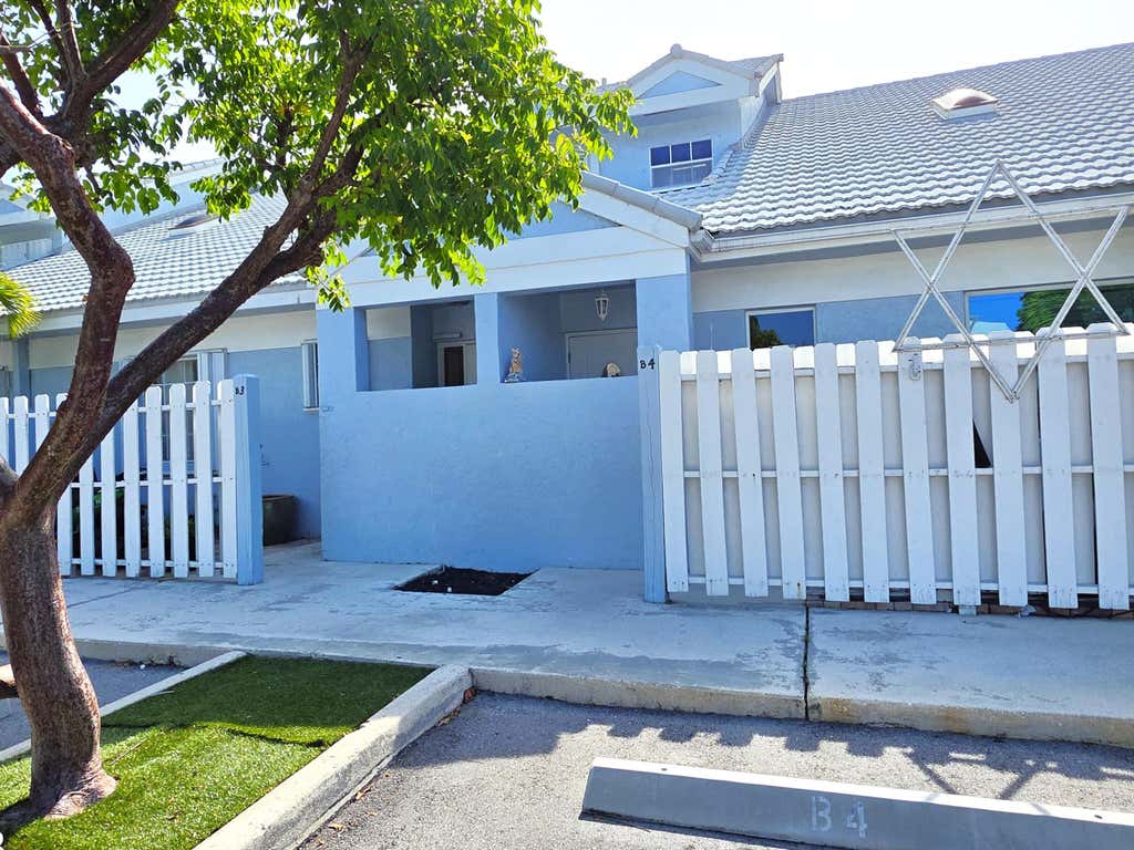 Photo of 320 SE 2ND Avenue #B4, Deerfield Beach, FL 33441 (MLS # B26054959)