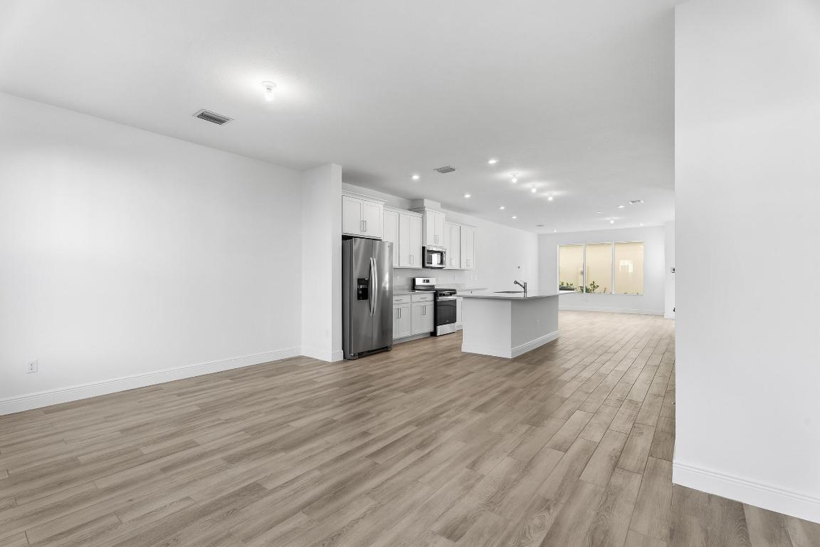 NEWFIELD CROSSROADS PHASE 1A-3 - Residential Lease