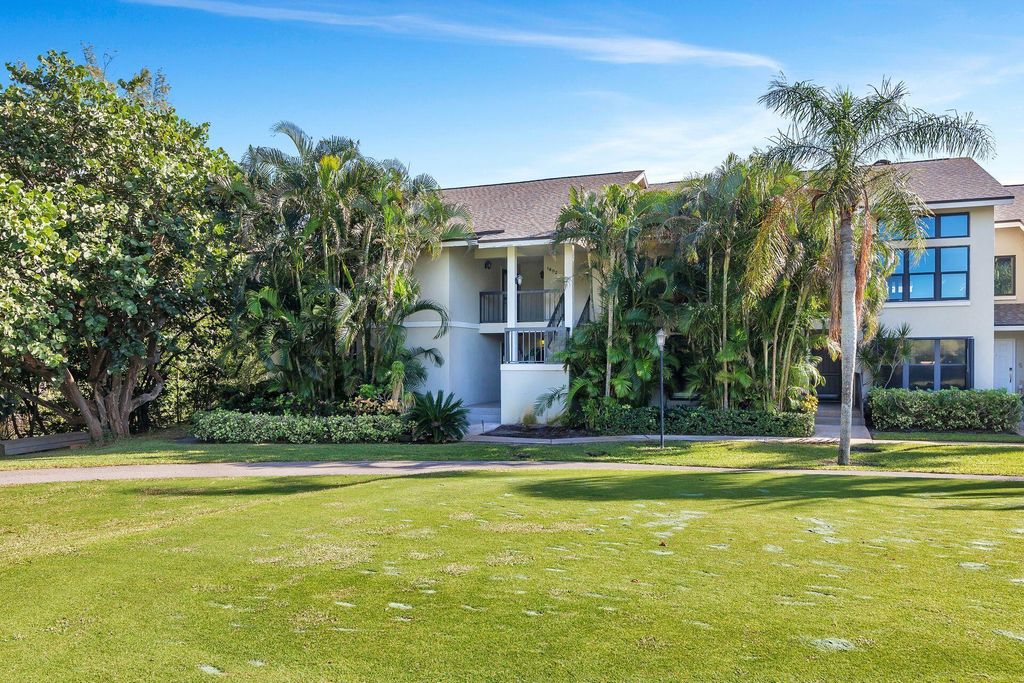 Photo of 1802 Fairway Drive S, Jupiter, FL 33477 (MLS # R10931368)