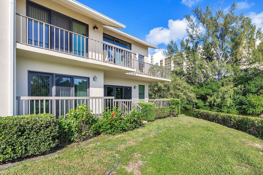 Photo of 1802 Fairway Drive S, Jupiter, FL 33477 (MLS # R10931368)