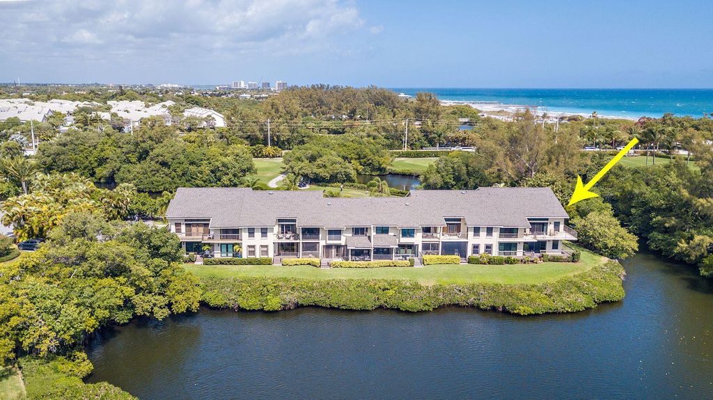 Photo of 1802 Fairway Drive S, Jupiter, FL 33477 (MLS # R10931368)