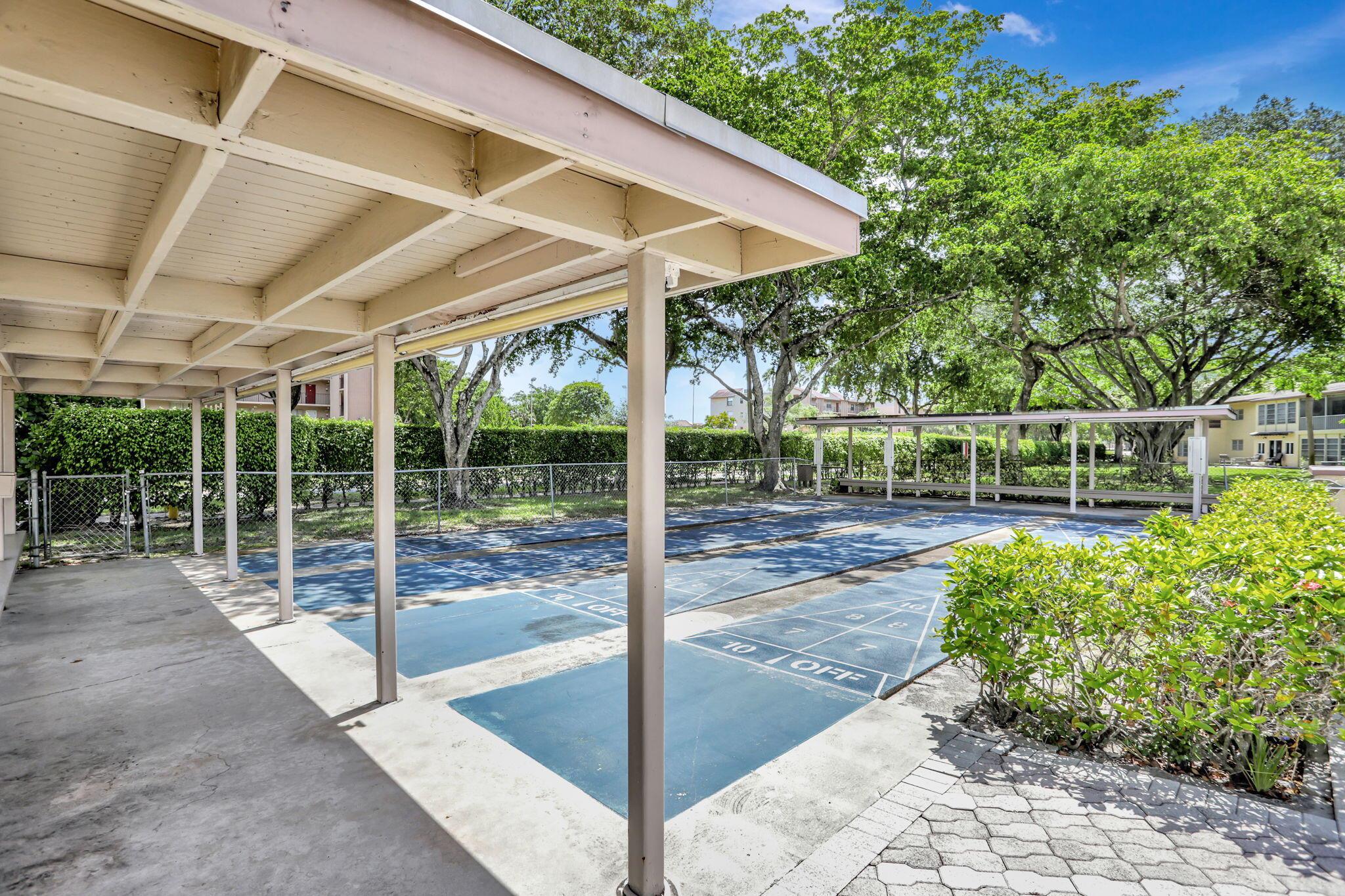 ORIOLE GARDENS - Residential