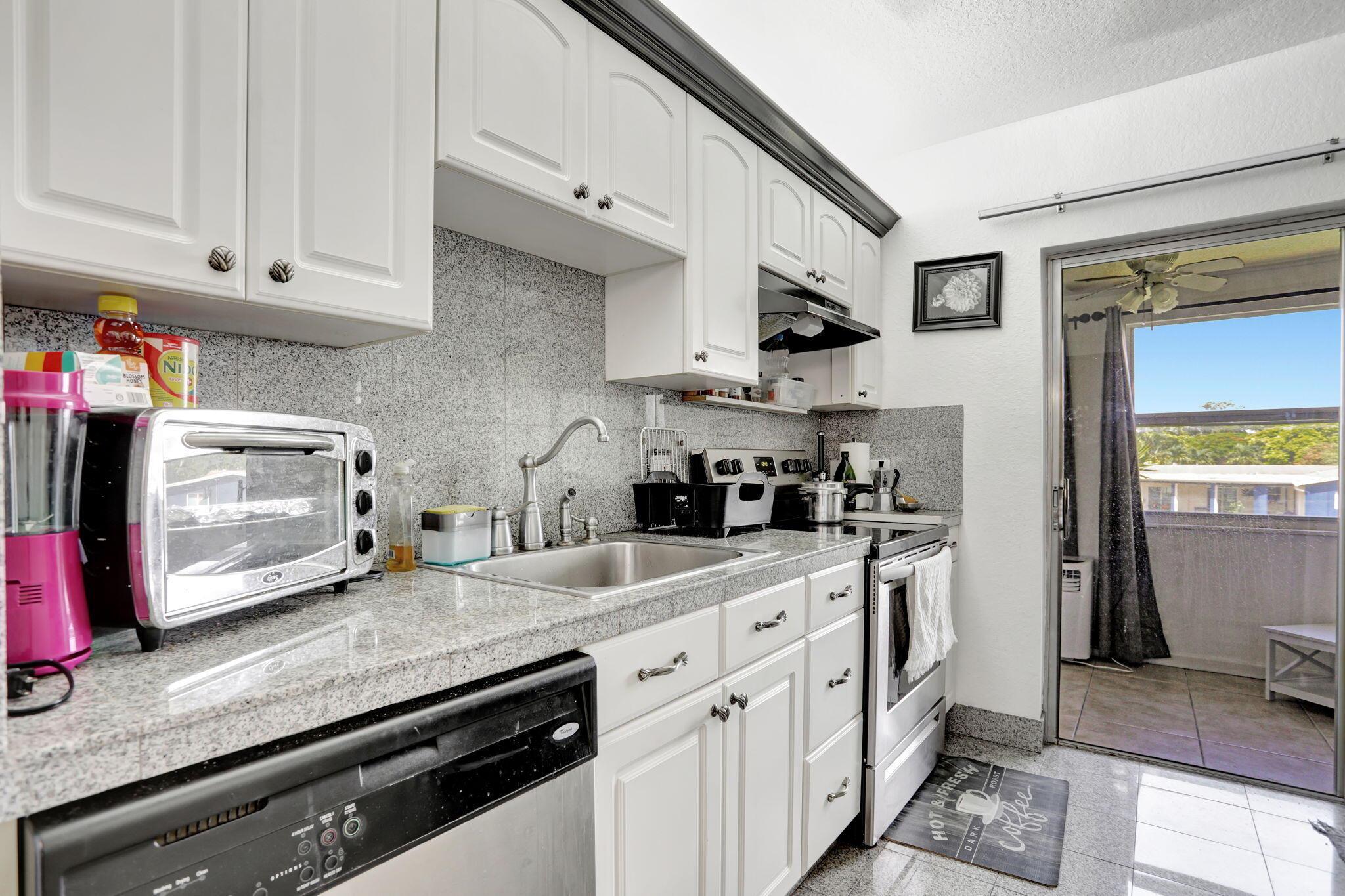 ORIOLE GARDENS - Residential