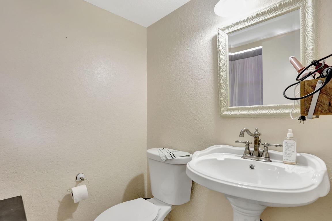 ORIOLE GARDENS - Residential