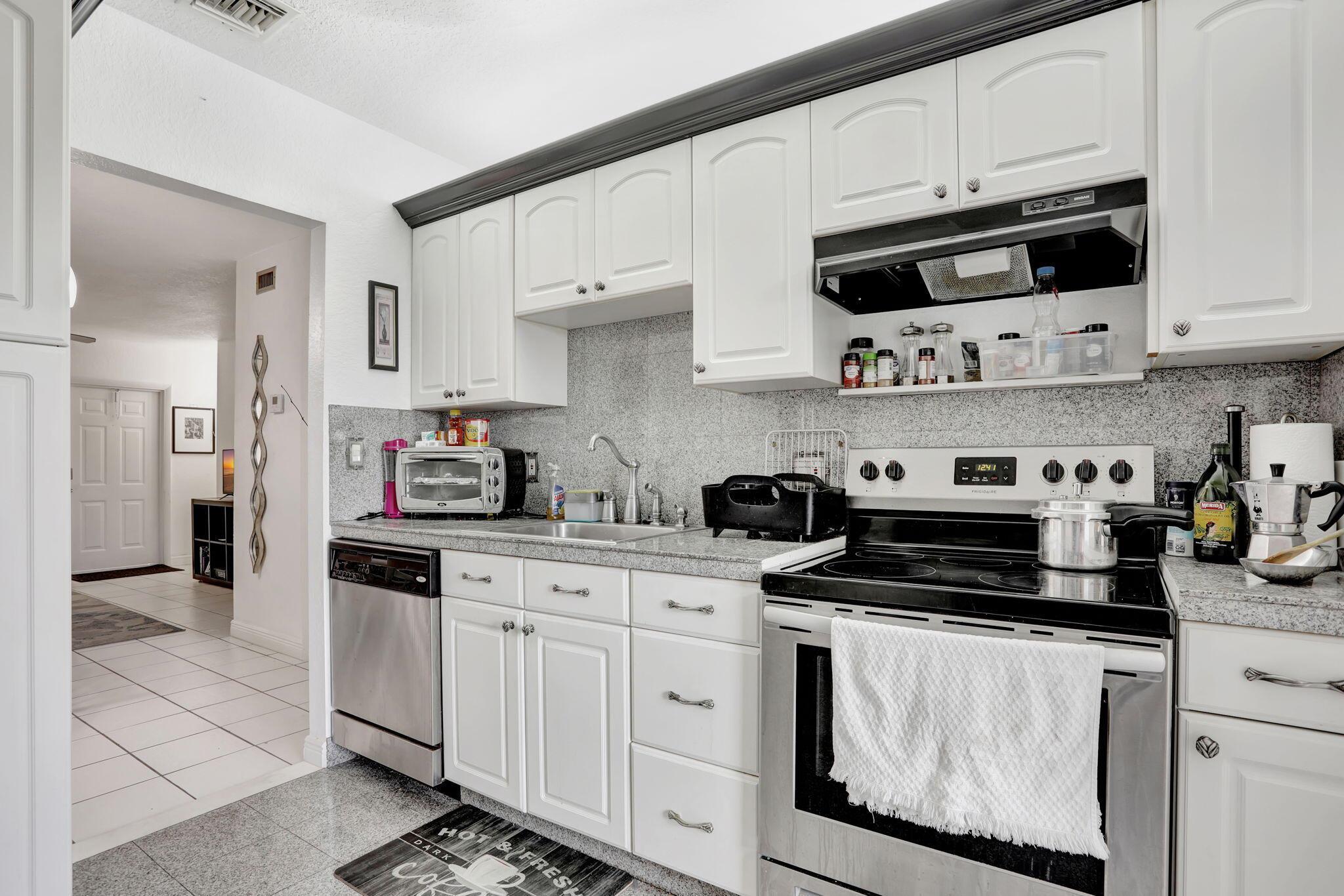 ORIOLE GARDENS - Residential