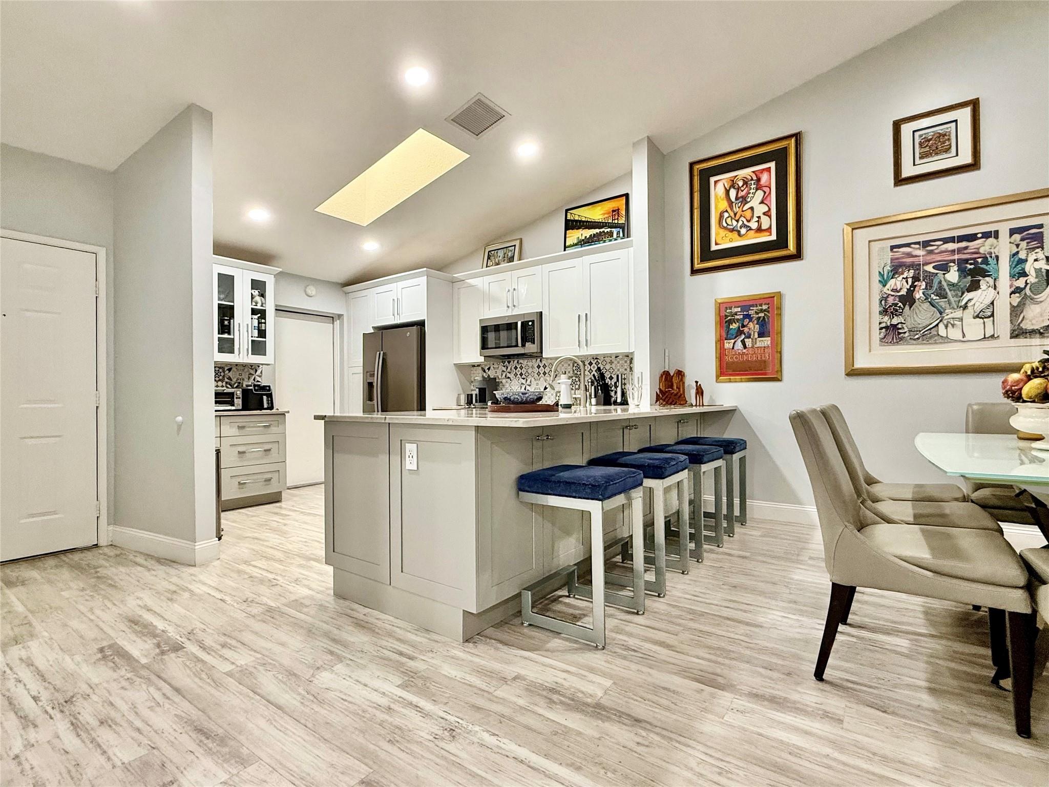 5908 Sunswept Ln B, Boynton Beach, FL, 33437/$419,000 3 5908 Sunswept Ln B