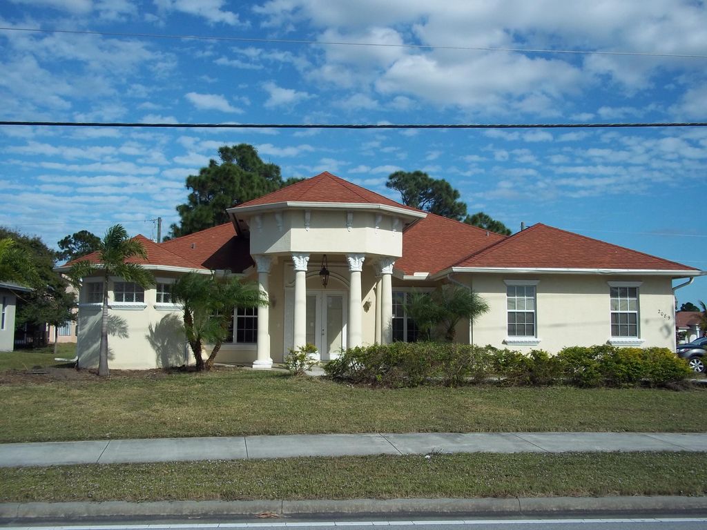 Photo of 2089 SW Bayshore Boulevard, Port Saint Lucie, FL 34984 (MLS # R10808984)