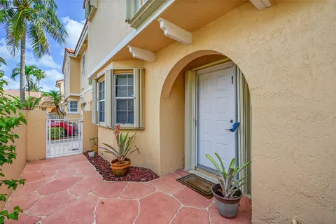 11353 Lakeview Dr Unit 5, Coral Springs, FL MLS: F10495921