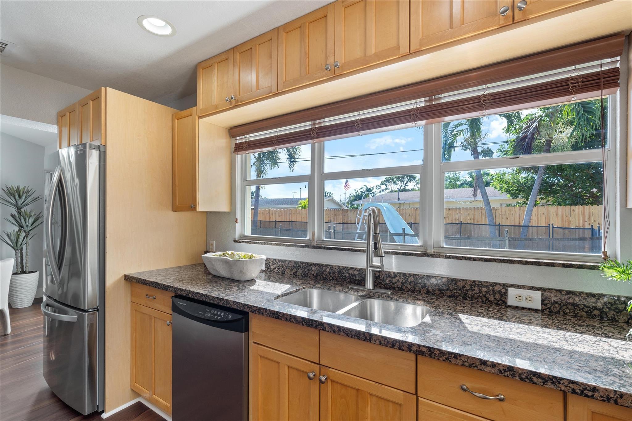 Cresthaven 7 43-10 B - Residential