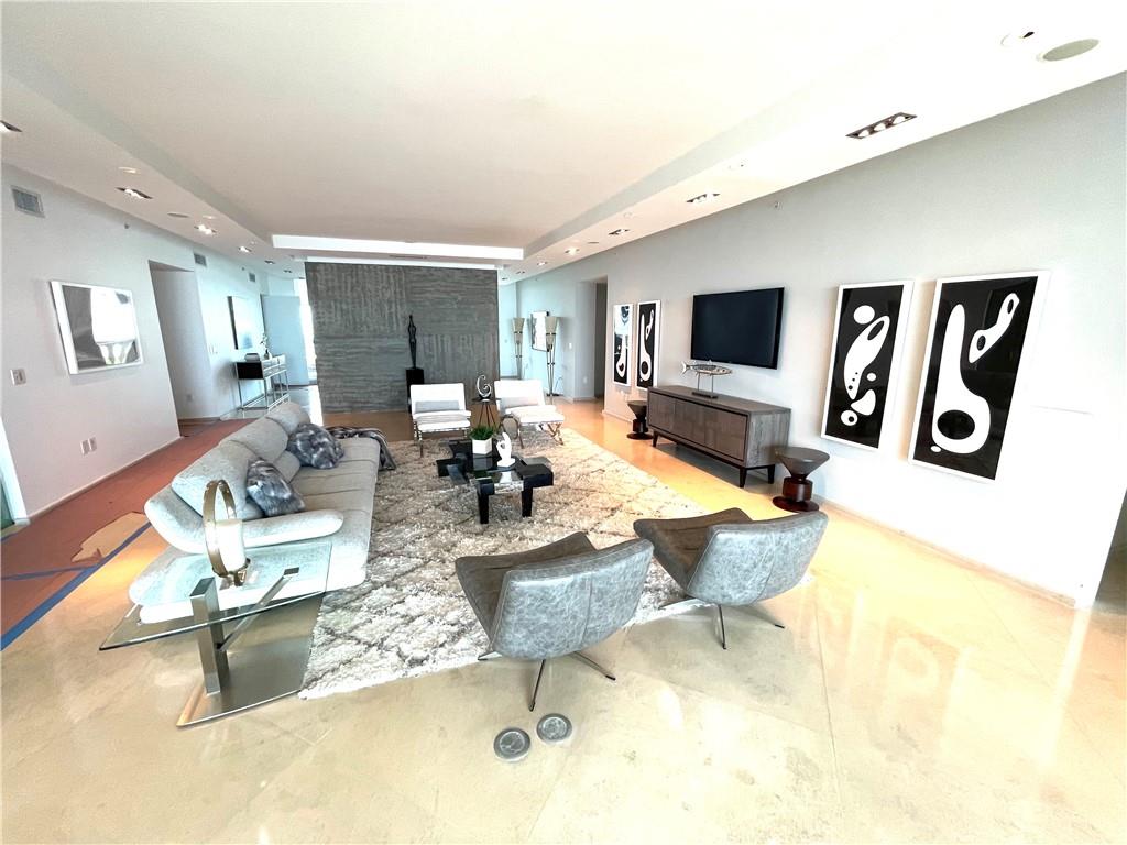 THE PALMS - Residential