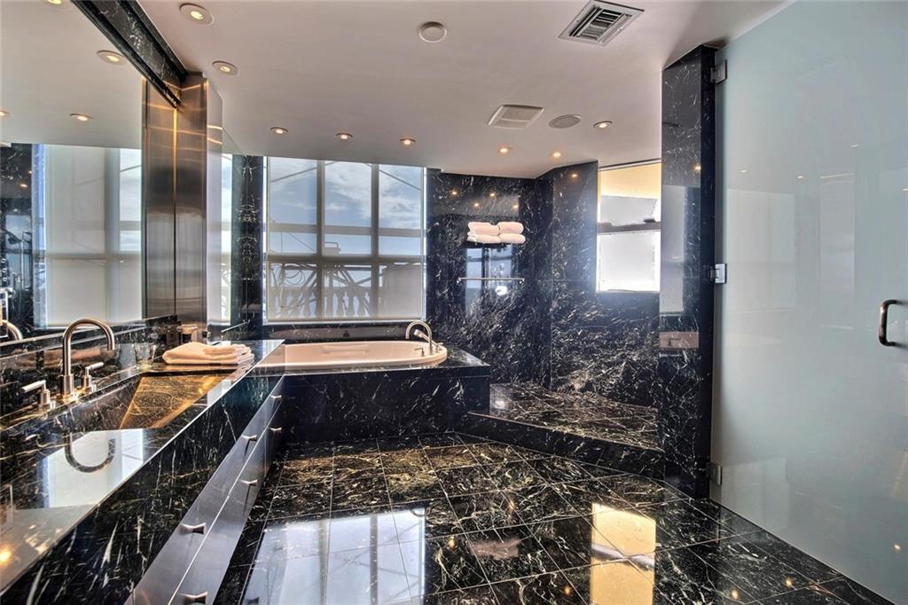 THE PALMS - Residential