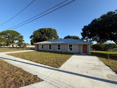 Photo of 2710 Avenue Avenue E, Fort Pierce, FL 34947 (MLS # B26021169)