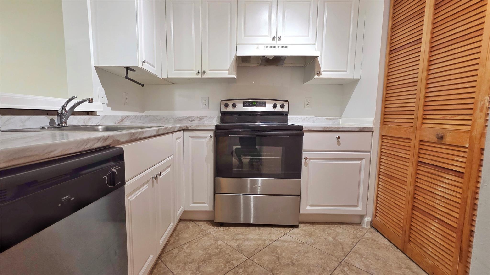 SHERIDAN EAST CONDO BLDG - Residential Lease