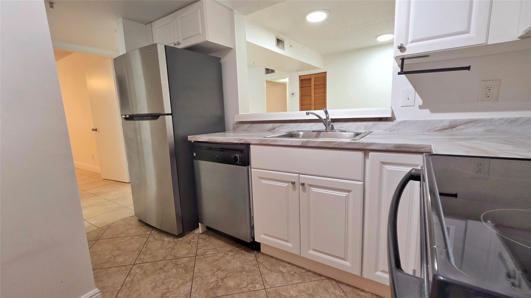 SHERIDAN EAST CONDO BLDG - Residential Lease
