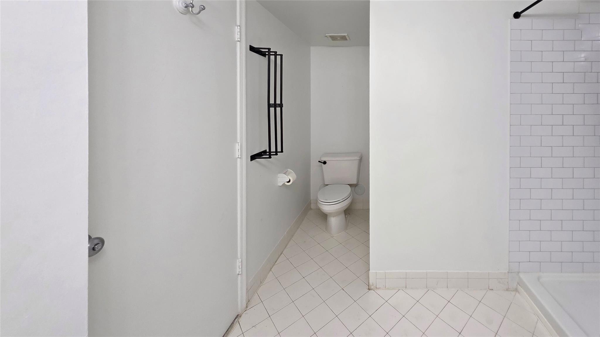 SHERIDAN EAST CONDO BLDG - Residential Lease
