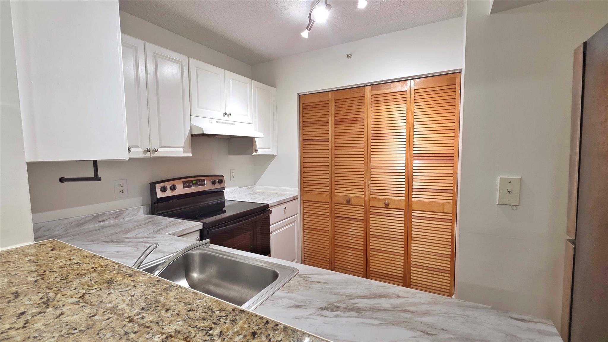 SHERIDAN EAST CONDO BLDG - Residential Lease