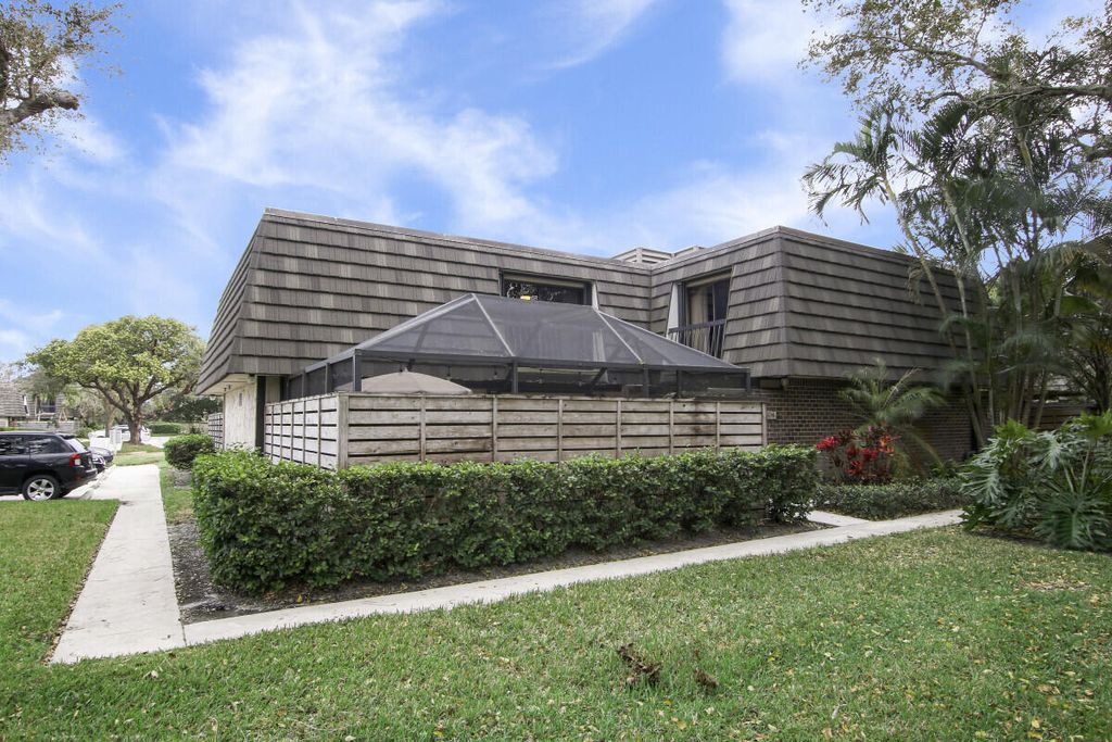 Photo of 534 5th Terrace, Palm Beach Gardens, FL 33418 (MLS # R10866696)