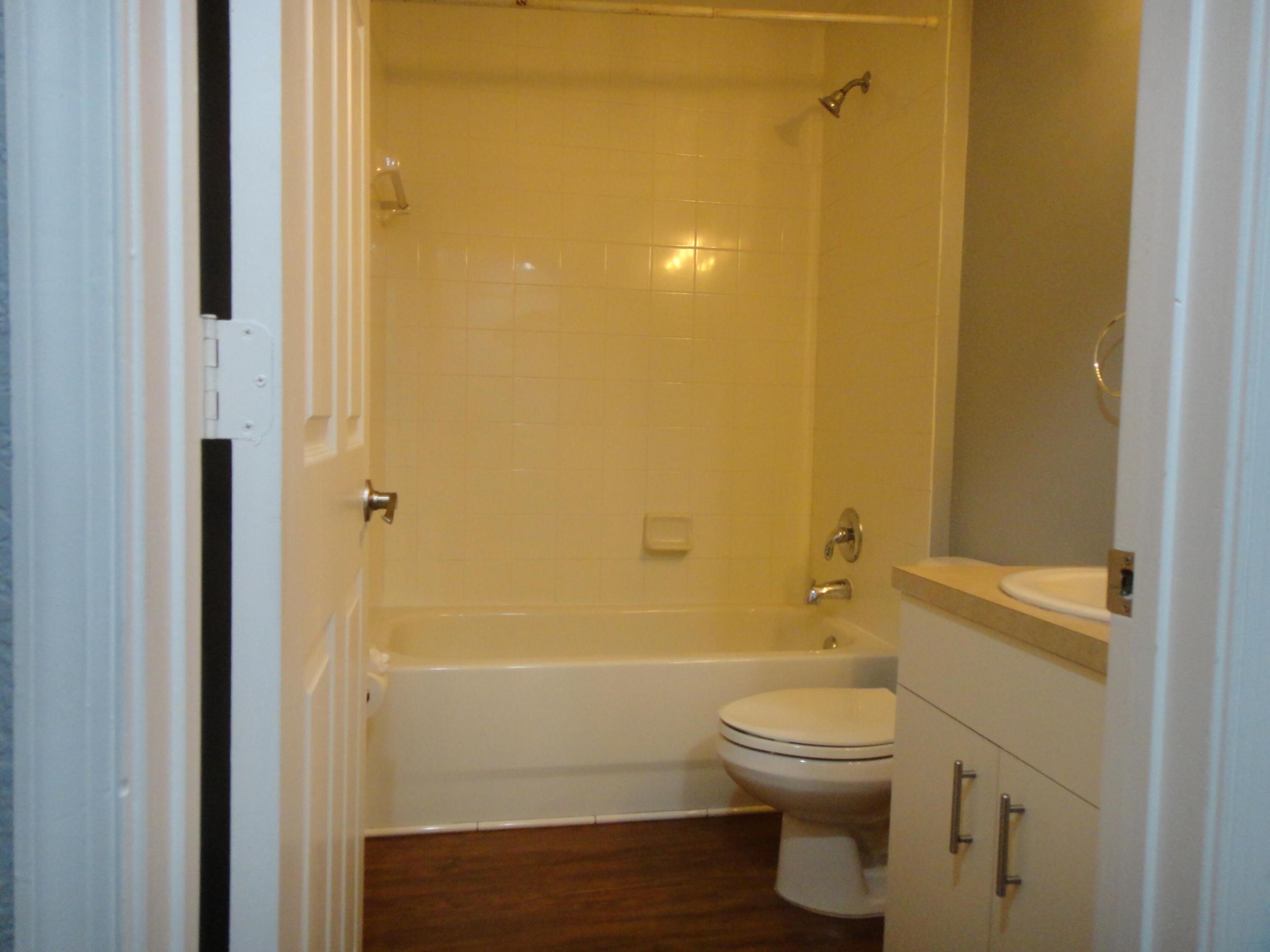 LINKS AT EMERALD DUNES CONDO - Residential Lease