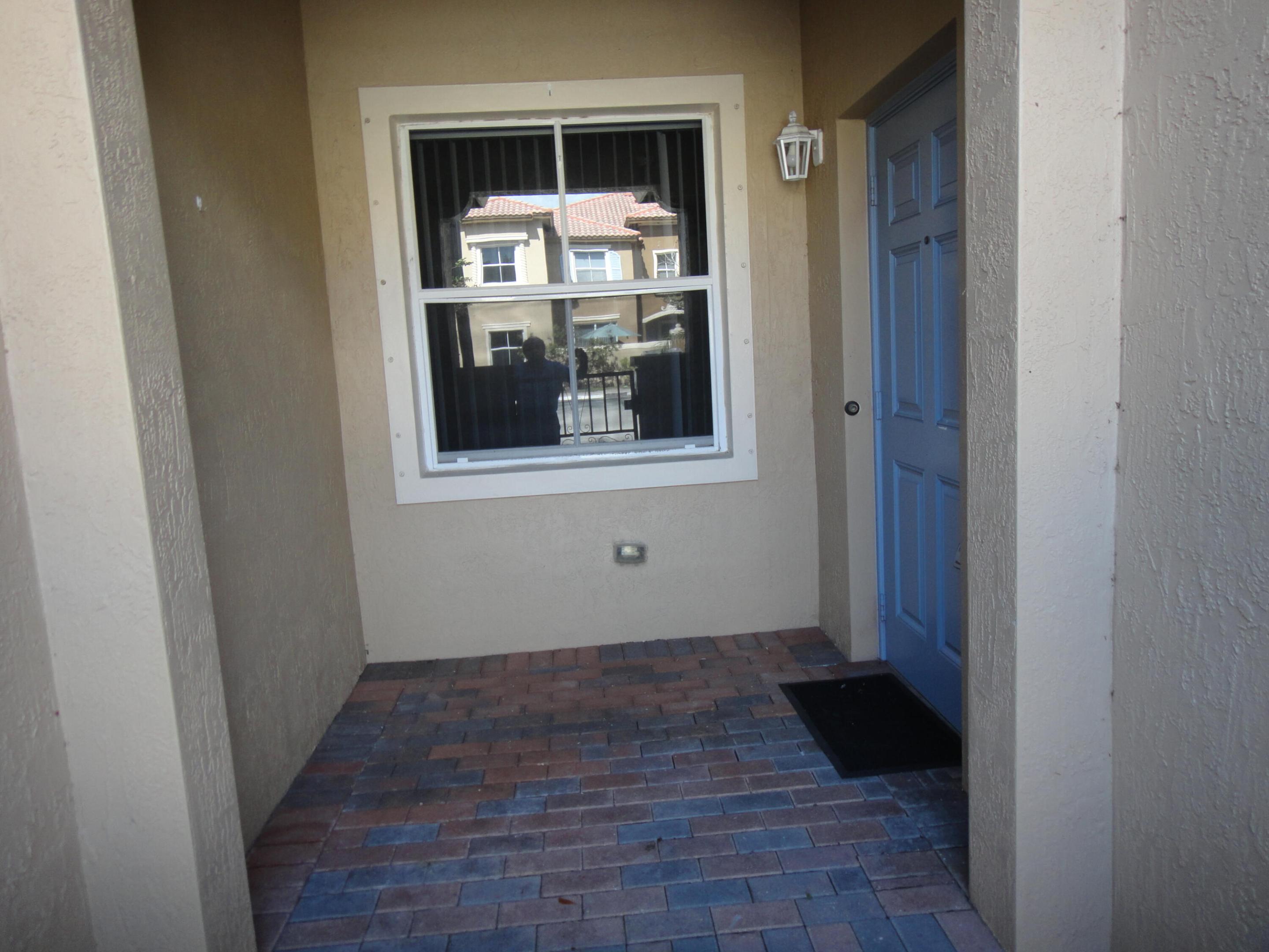 LINKS AT EMERALD DUNES CONDO - Residential Lease