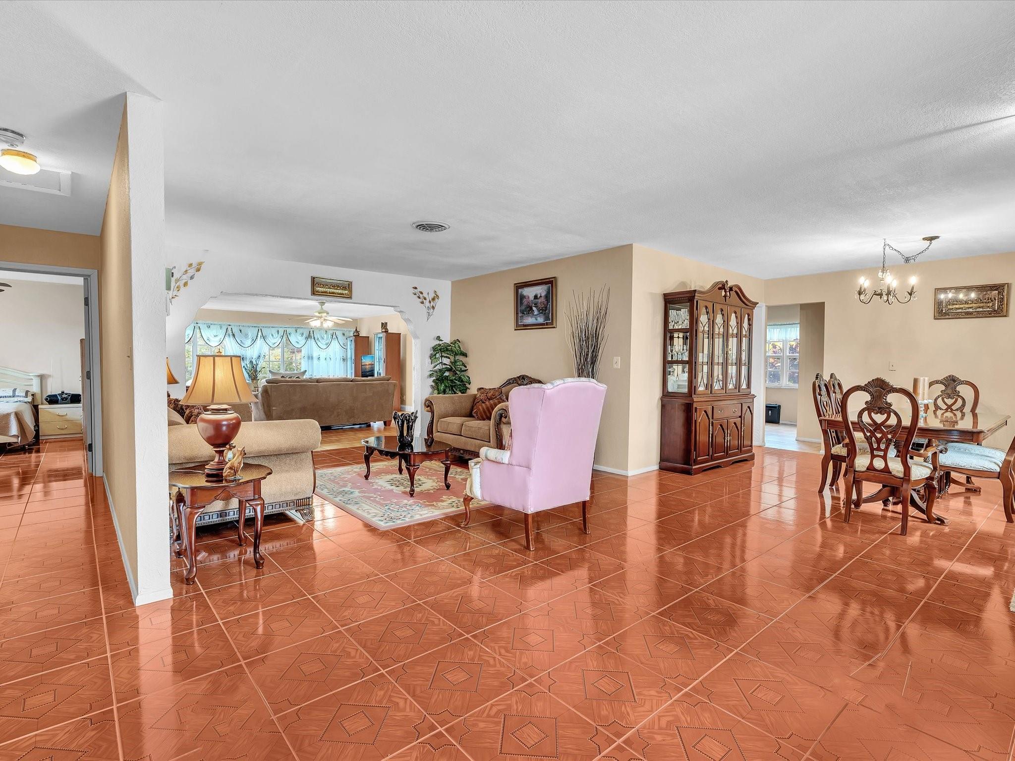 4220 NW 49th Ave