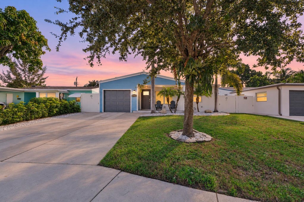 Photo of 5400 NE 4TH Terrace, Oakland Park, FL 33334 (MLS # B26088468)